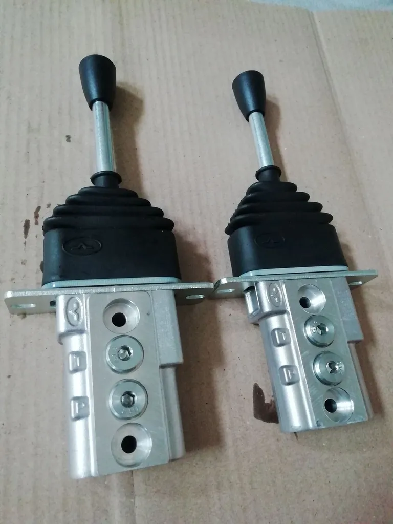 Italian Volvoil pilot handle SVM100/2 steel ball positioning pilot valve online Italian Volvoil pilot handle SVM100/2 steel ball positioning pilot valve online